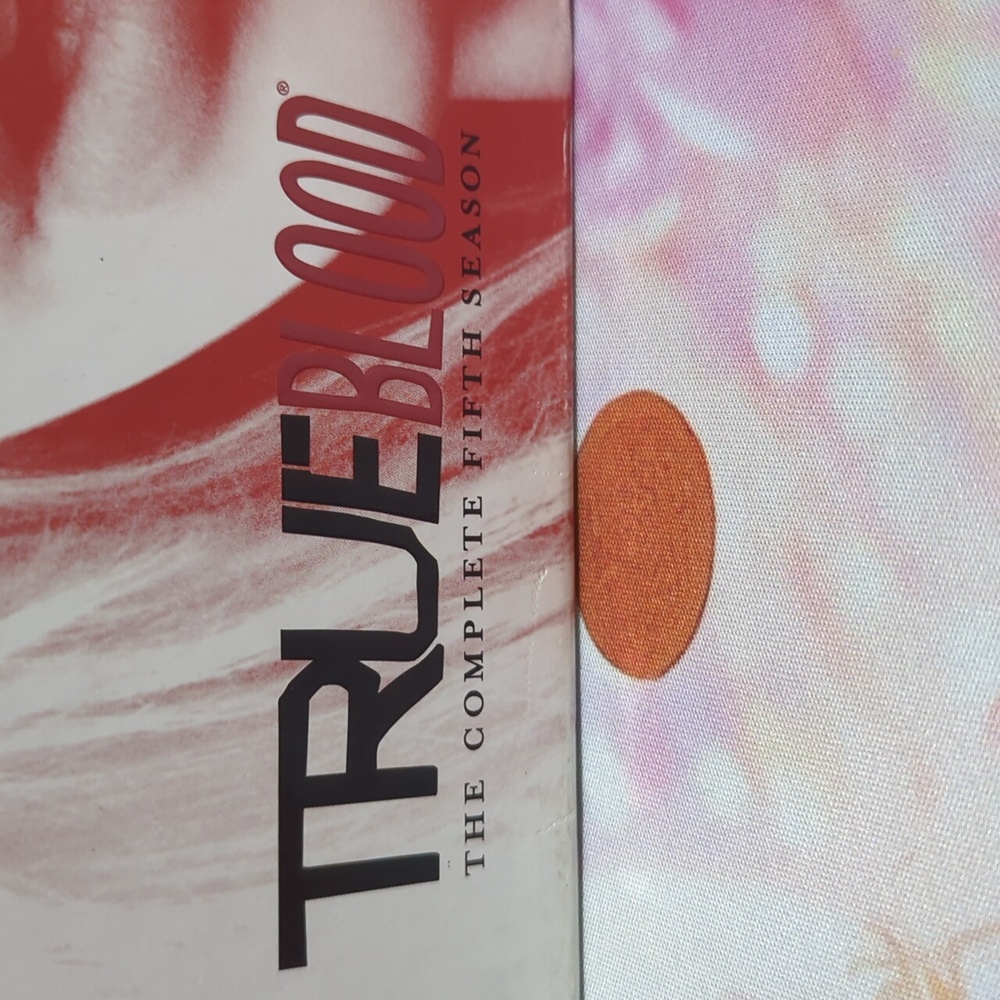 True Blood: The Complete Fifth Season – Red Cover – DVD Set - Picture 10 of 13